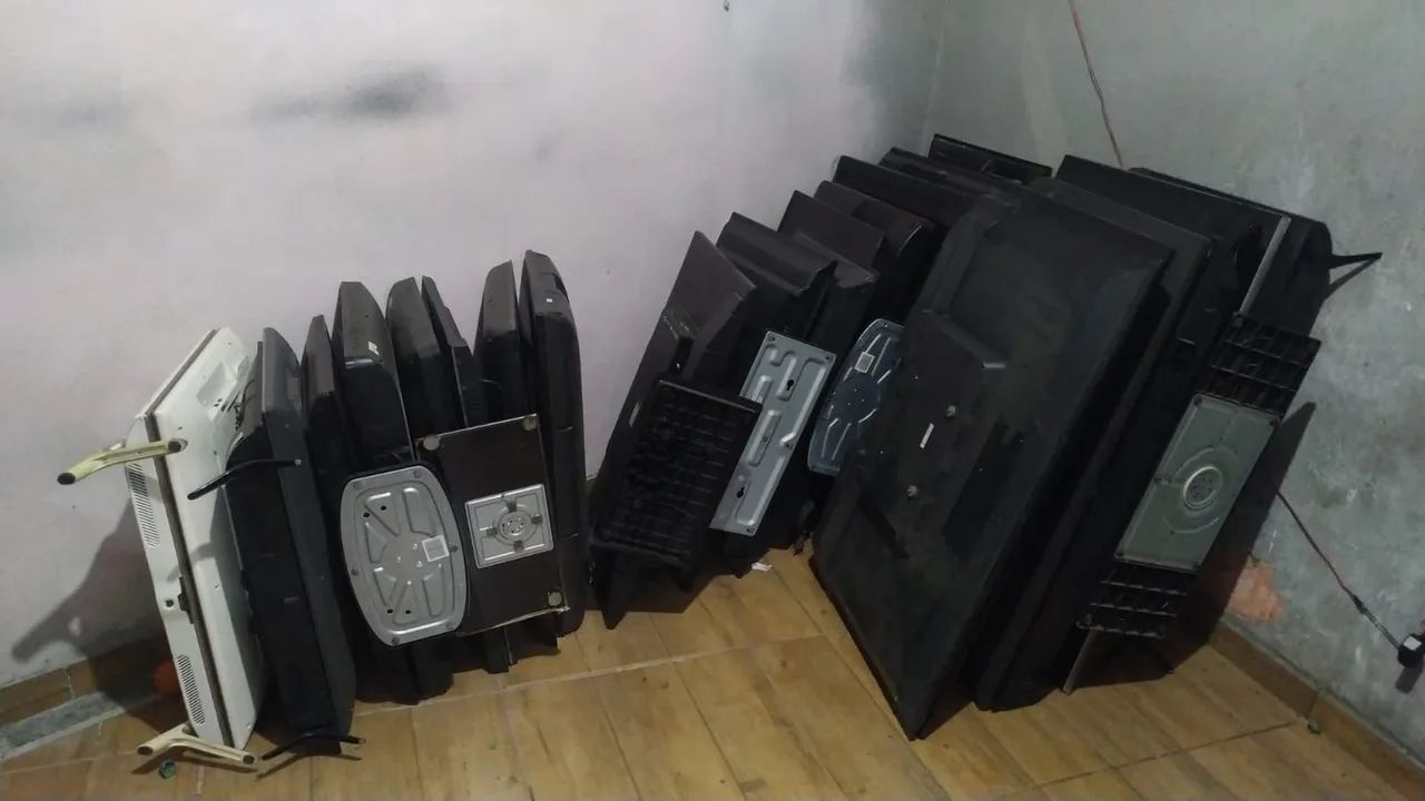 Lote com 35 TVs com defeito na tela (display)