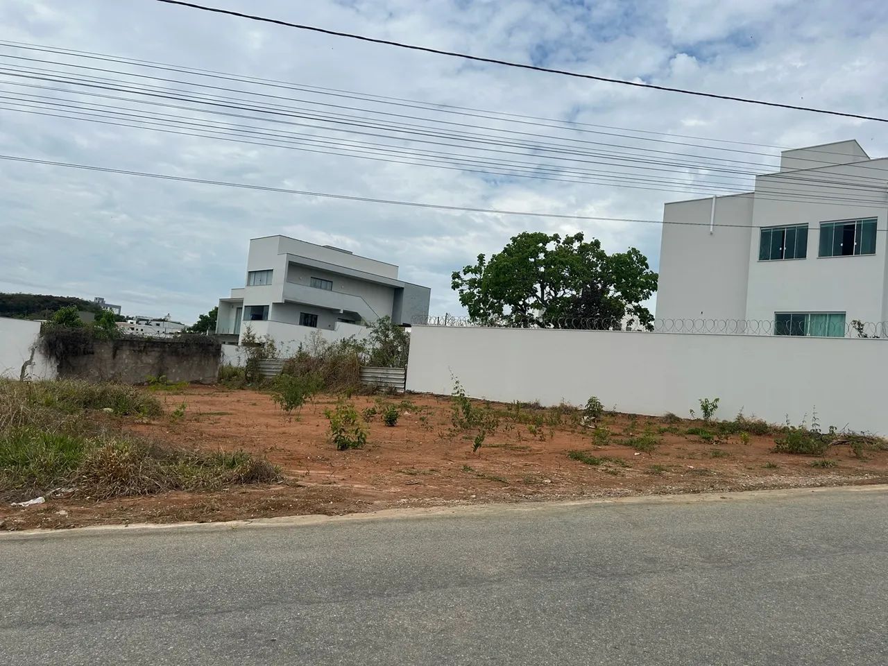 LOTE À VENDA EM CARMO DO CAJURU -MG