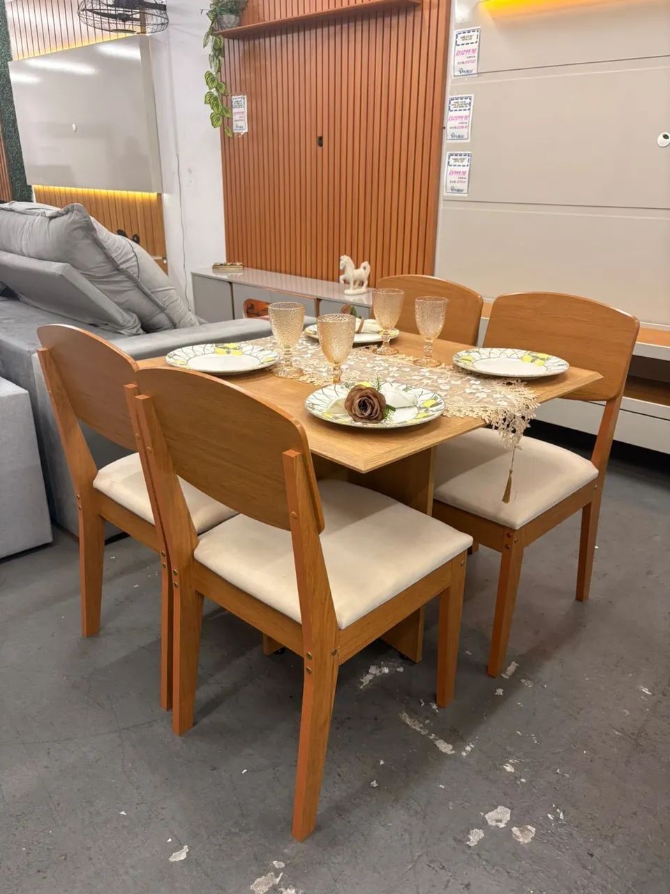 Mesa de Jantar 90x90 com 4 Cadeiras Entrega Rápida  - Foto 2