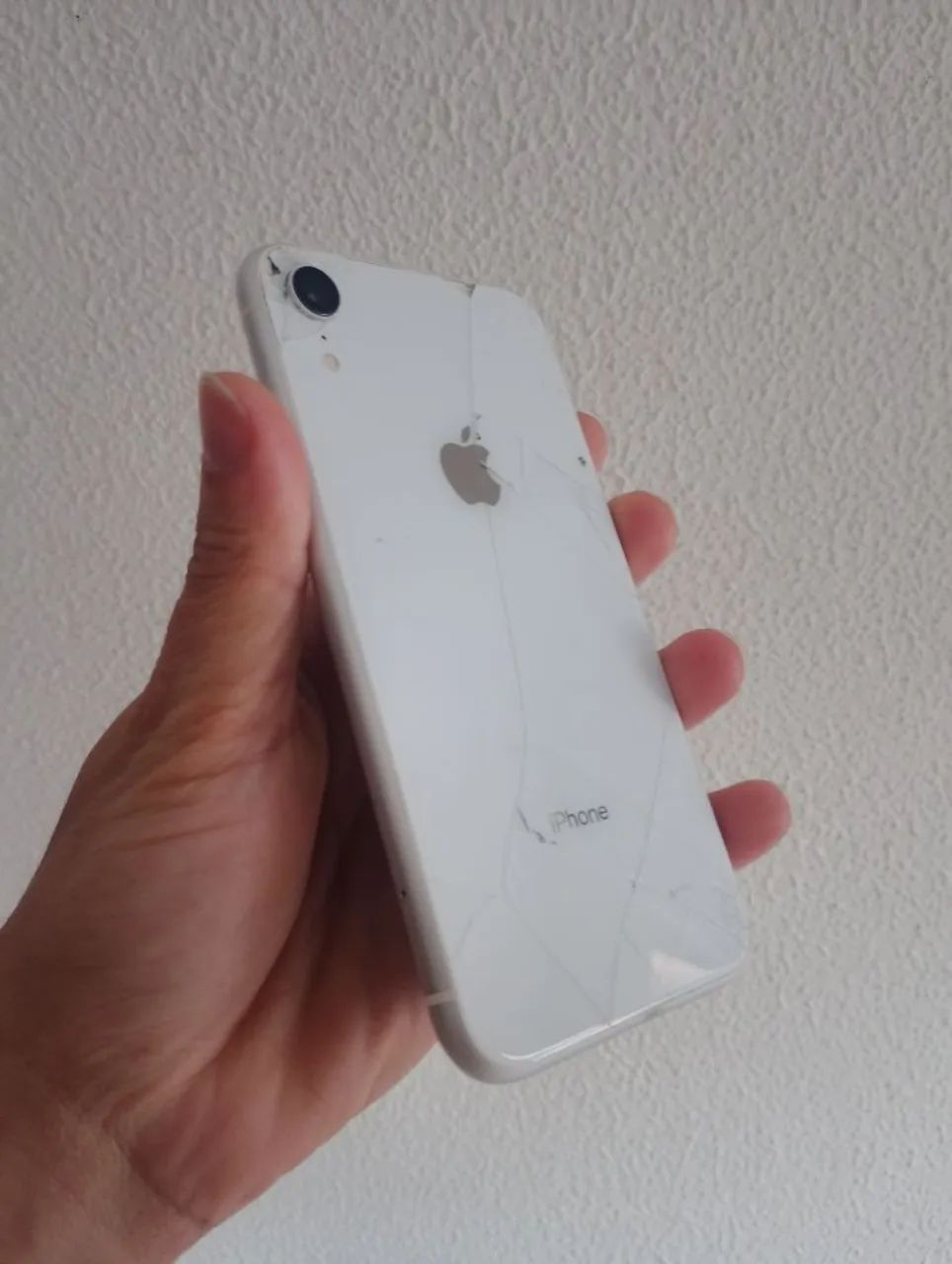 IPHONE XR TRASEIRA QUEBRADA - Foto 3