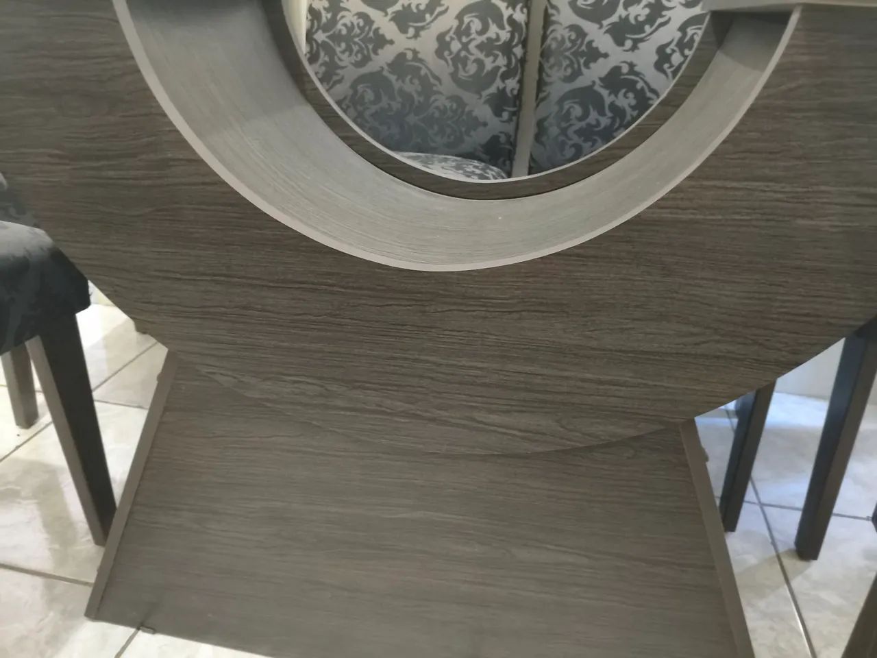 Mesa de tampão de vidro com 6 cadeiras - Foto 2