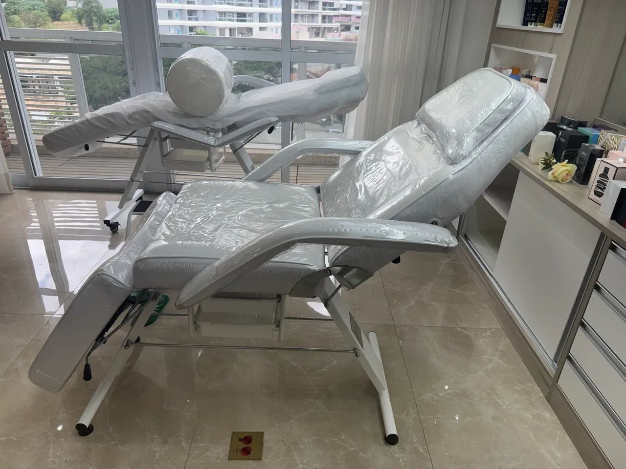 MACA POLTRONA CADEIRA FIXA ESTETICA ESTEK COM PLASTIFICAÇÃO 