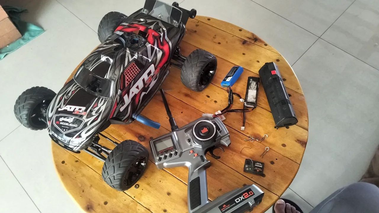 Automodelo traxxas jato 3.3
