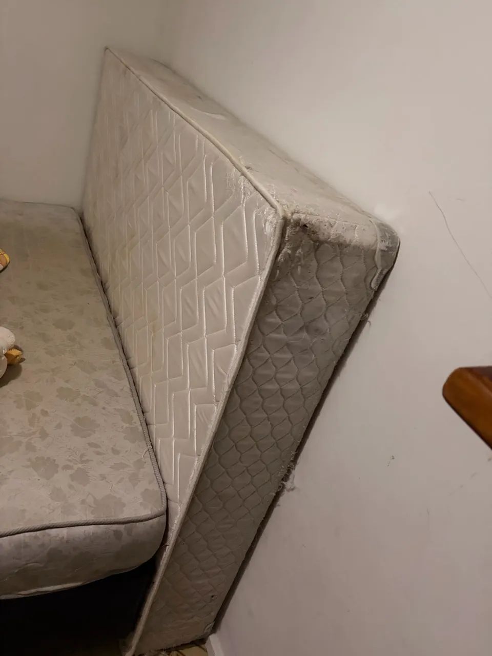 Doação de base cama box casal