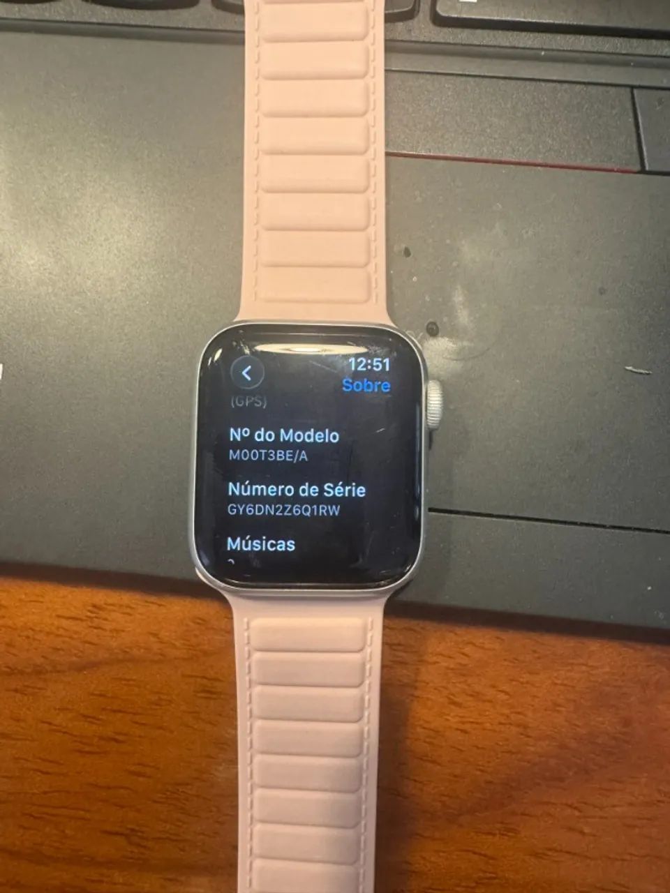 その他 APPLE WATCH3 42 SGALANTBK140-210 O-2164 Apple Watch SE 3 GPS • Caixa meia-noite de alumínio – 40 mm