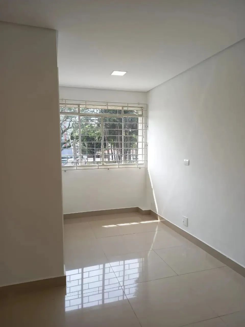 Sala Comercial para Alugar Com 2 Ambientes 39m² Frente ao Shopping Palladium -Água Verde-  - Foto 12