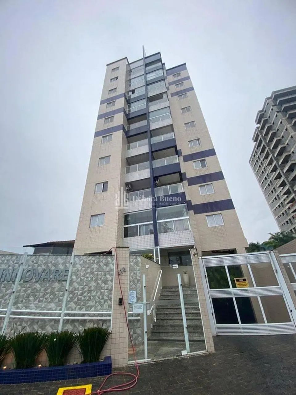 Em um bairro tranquilo, 2 dorm, sendo 1 suíte
