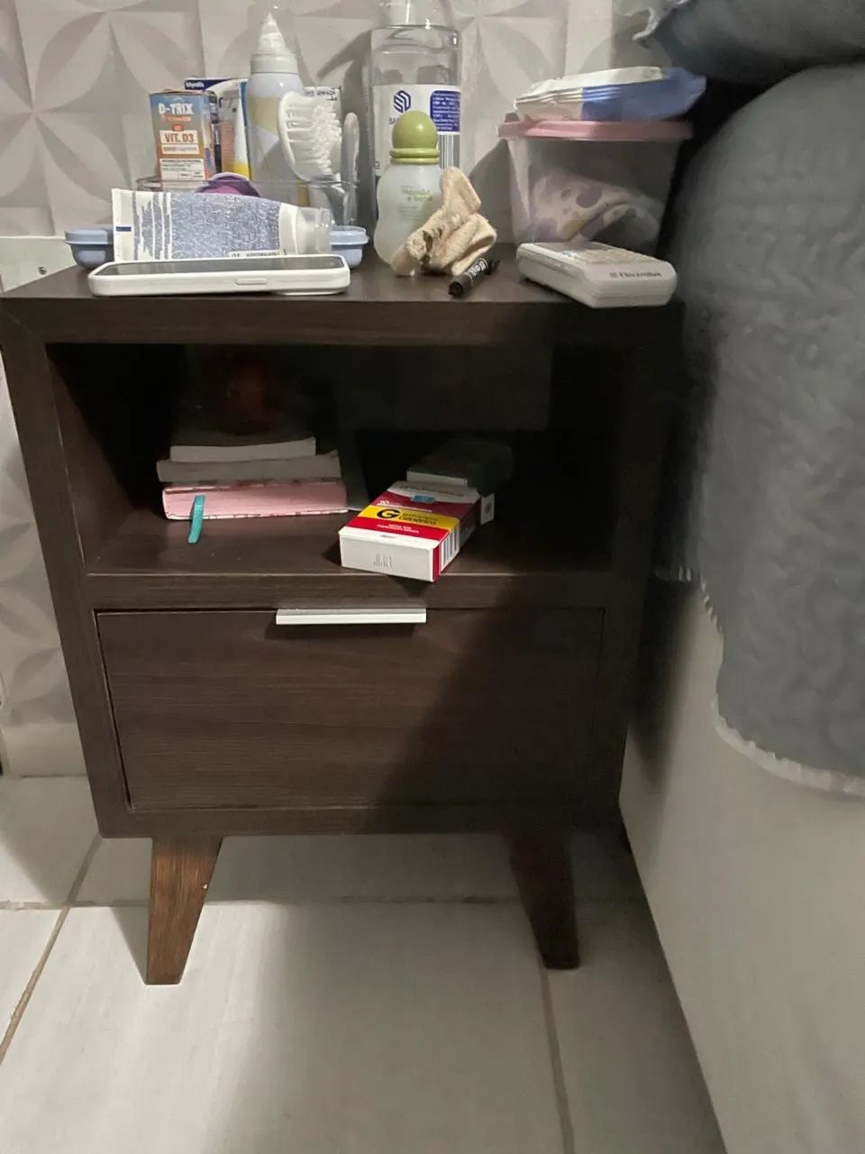 2 Mesas de Cabeceira em MDF - Pés Retrô