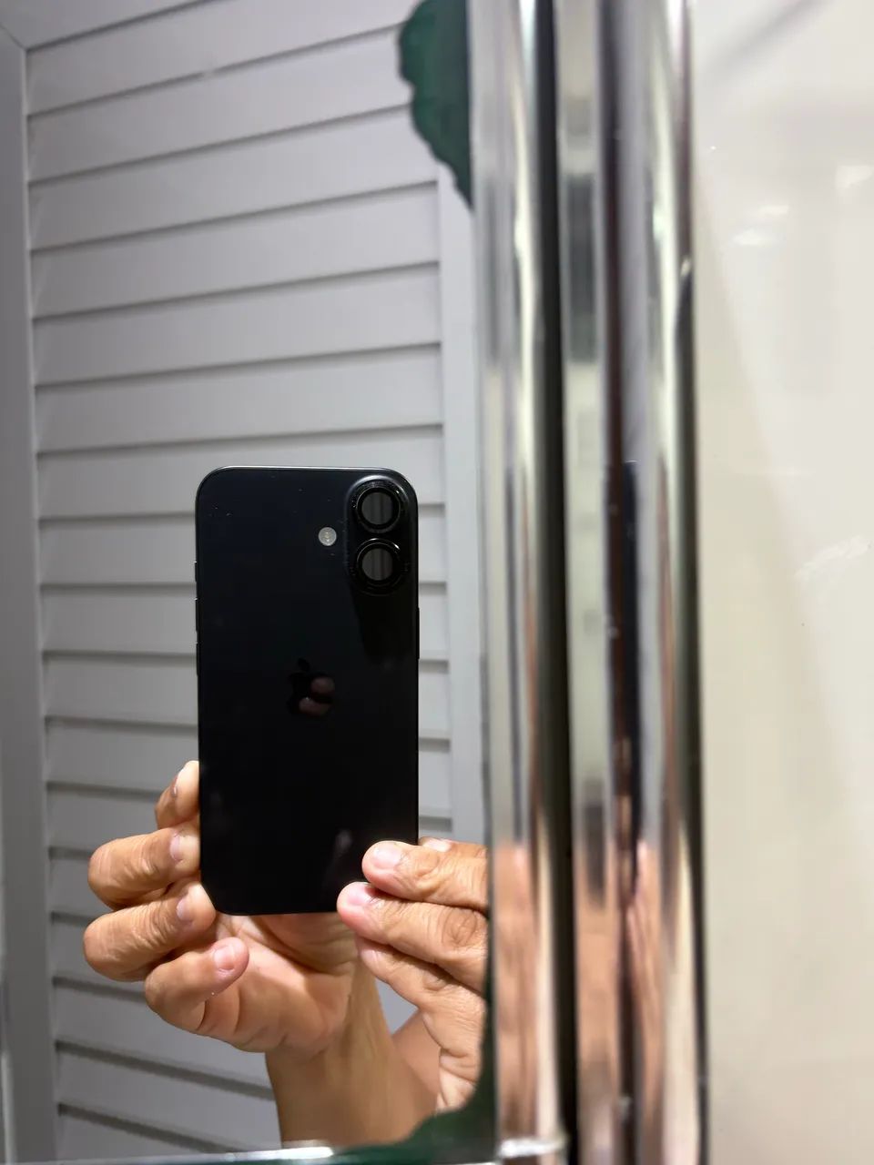 Vende - se um iPhone 16 - Foto 2