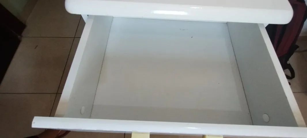 Criado-Mudo Branco com 2 Gavetas - Bom Estado - Foto 5