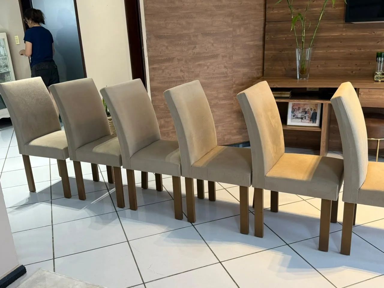 Conjunto com 6 cadeiras estofadas para sala de jantar - Excelente estado - Foto 2
