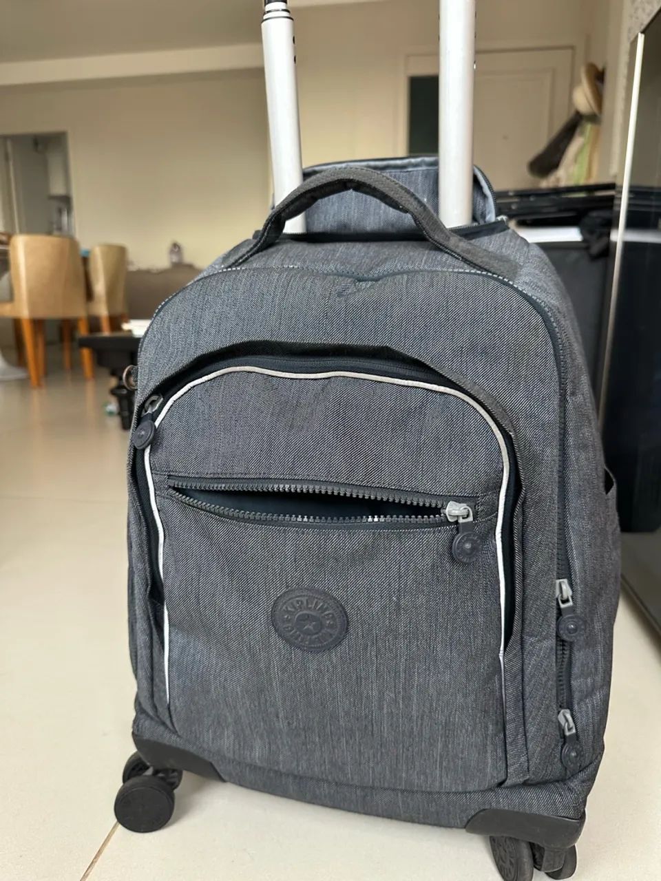 Mochila Kipling semi nova 