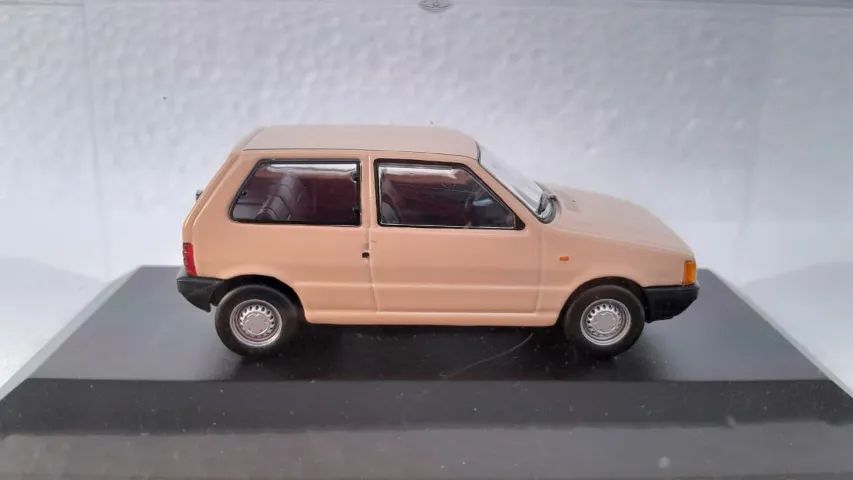 Miniatura Fiat Uno (1983) - Foto 4