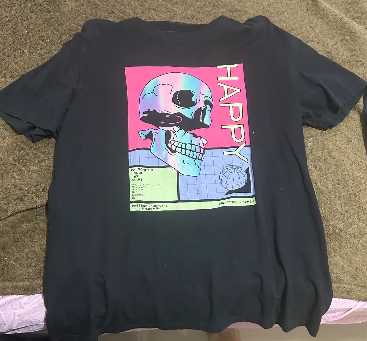 camisa preta estampada