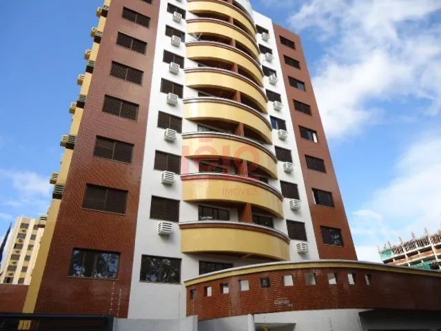 Apartamento para alugar no Edifício Classic na Zona 07 em Maringá com 3 quartos, suíte com