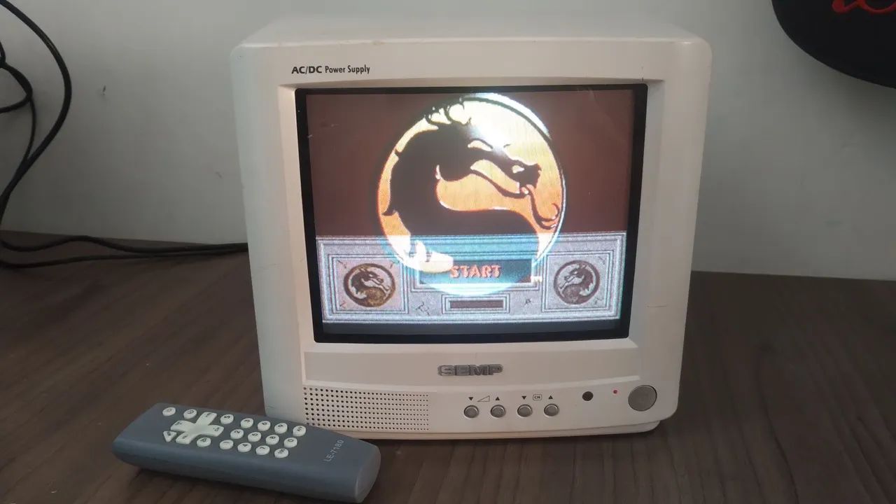 Tv de Tubo Semp 10 polegadas modelo 1030 com rádio Fm  - Foto 2