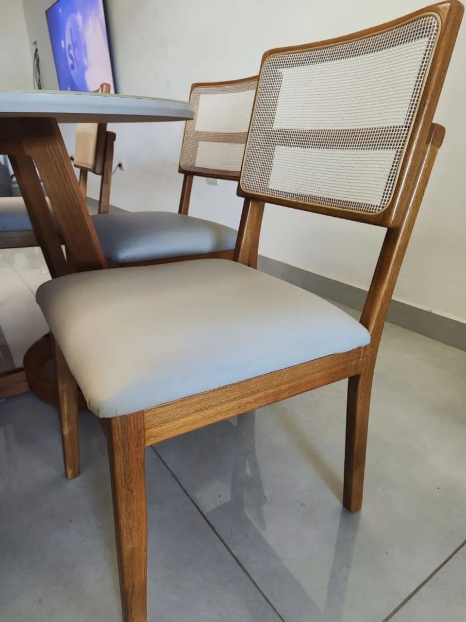 Mesa em Madeira + 6 Cadeiras em Madeira - Foto 3