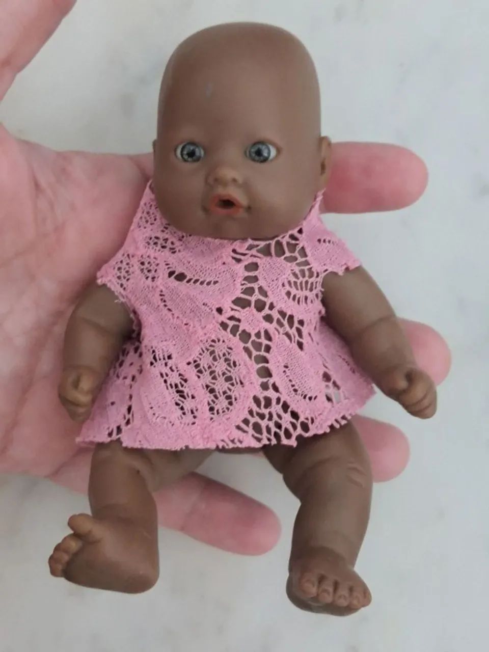 Mini boneca negra 