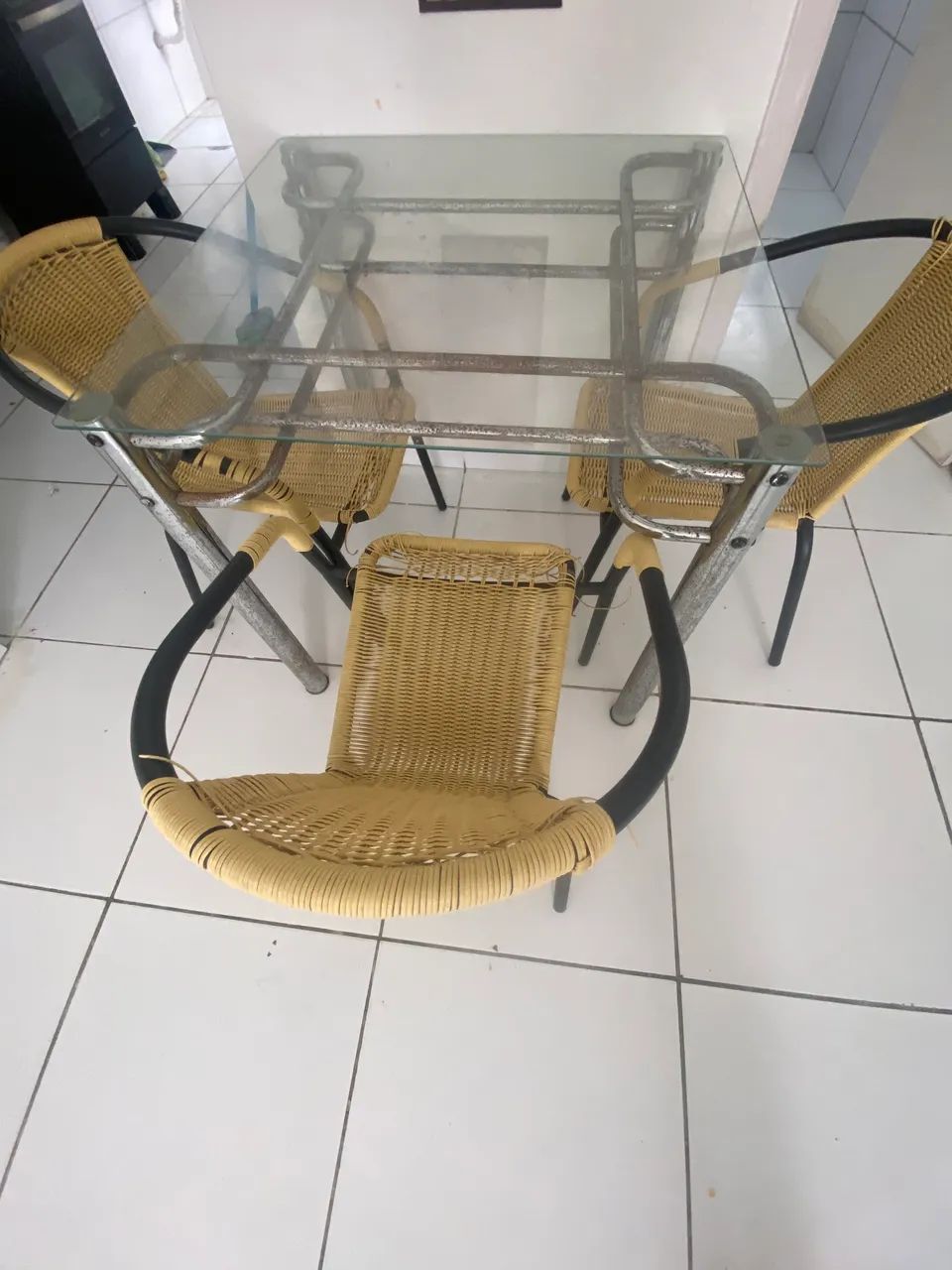 MESA COM 3 cadeiras