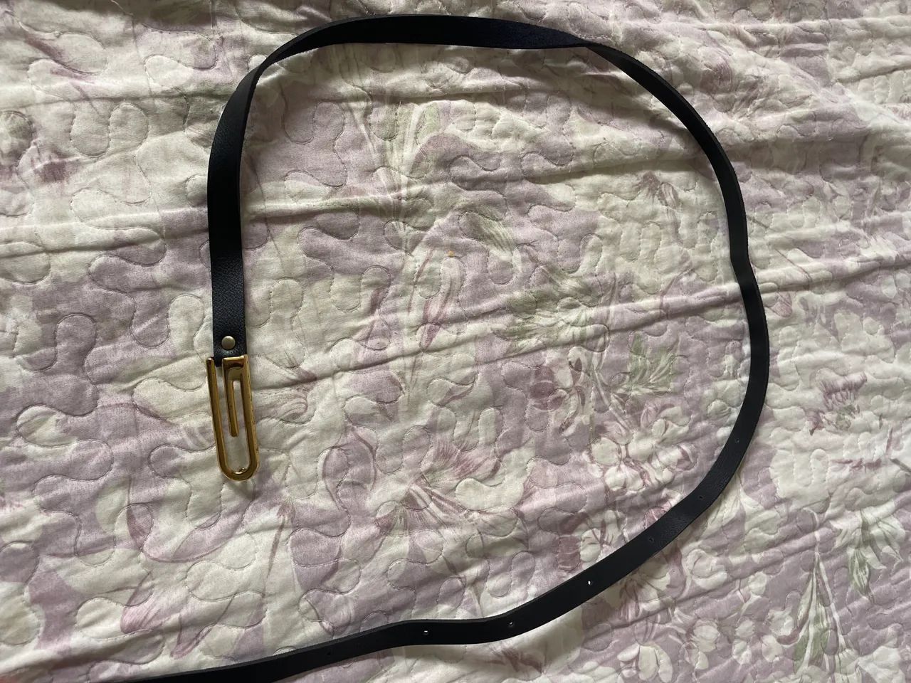 Cinto preto com dourado