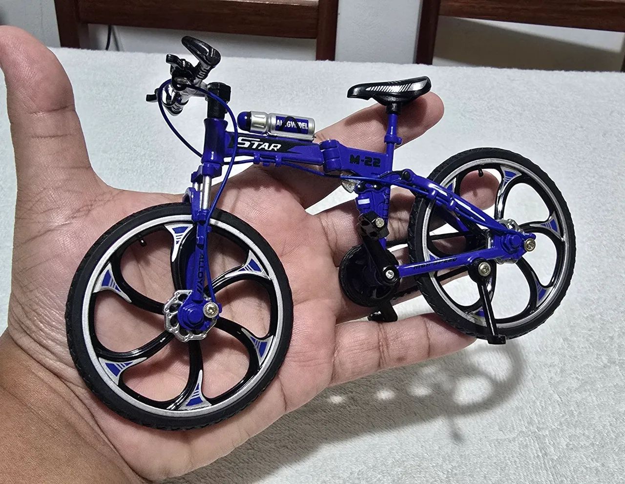 Bicicleta miniatura em metal  - Foto 2