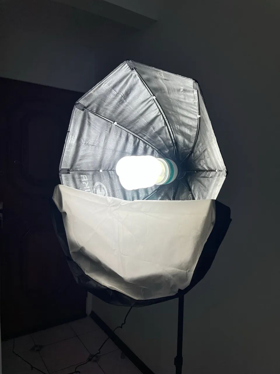 Softbox Octogonal 55cm com Grid, Lâmpada 550k e Bolsa | Greika