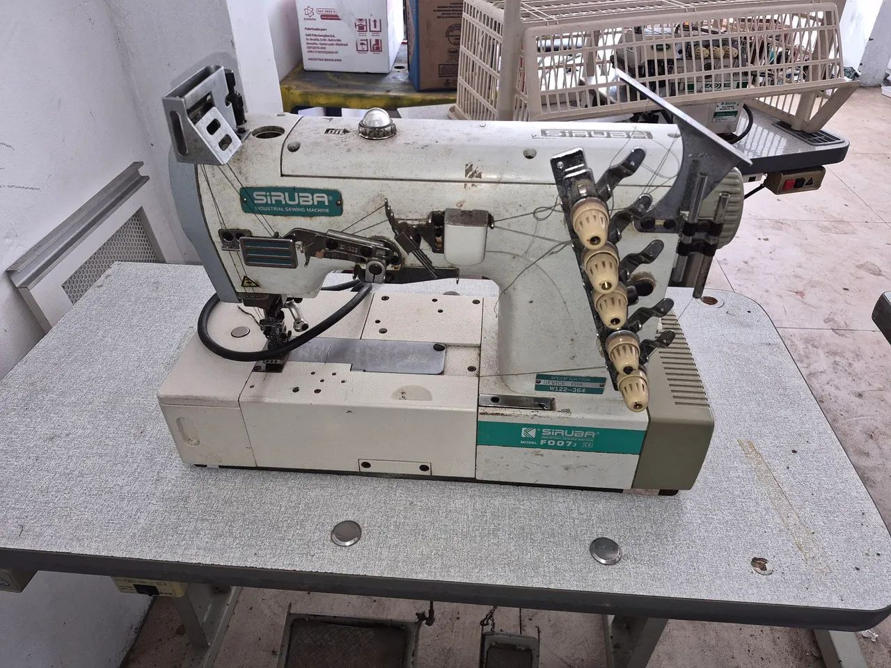 3 maquinas de costura industrial.