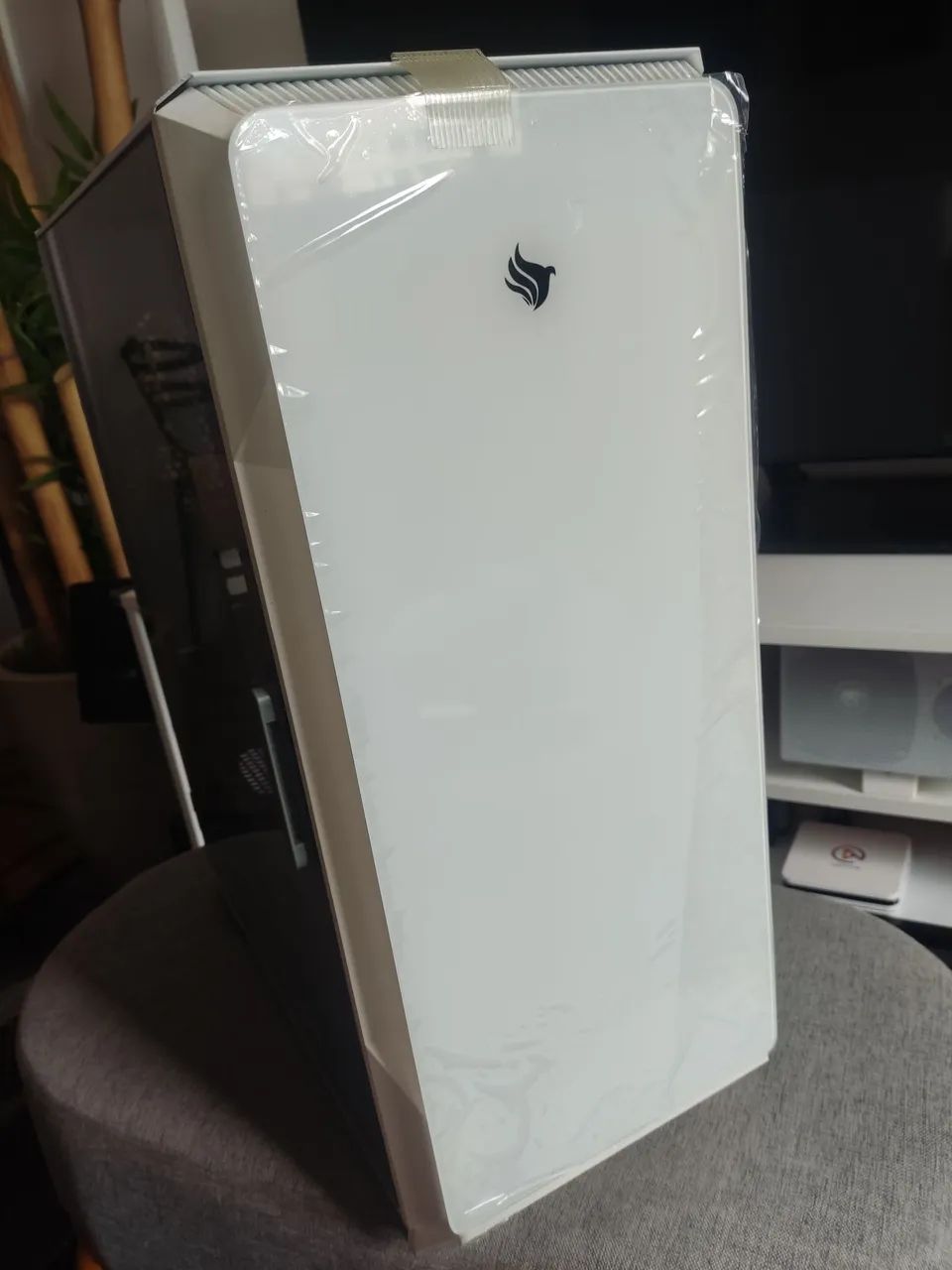 Gabinete gamer Pouter 3 branco 
