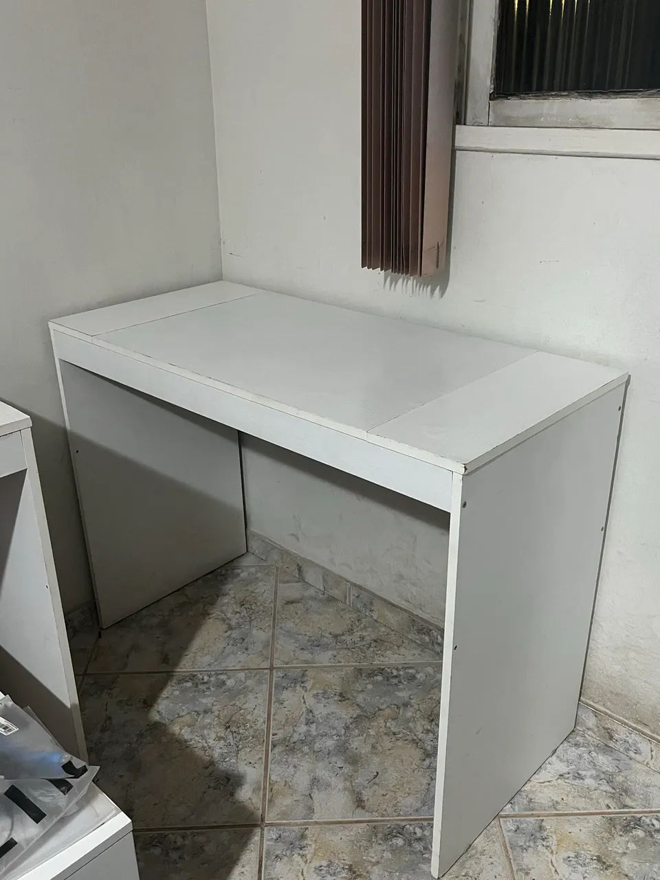 Escrivaninha simples branca 100x45cm
