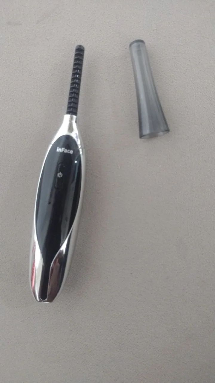 Curvador de cílios elétrico 