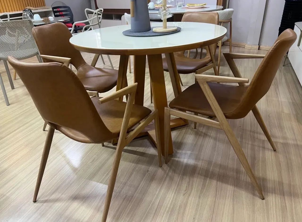 Mesa de Jantar redonda Com 4 Cadeiras 
