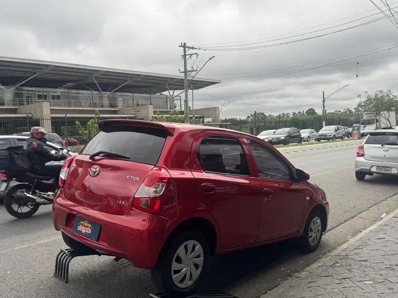 Toyota Etios 1.3 Flex 16V 5p Mec., foto 3 de 11
