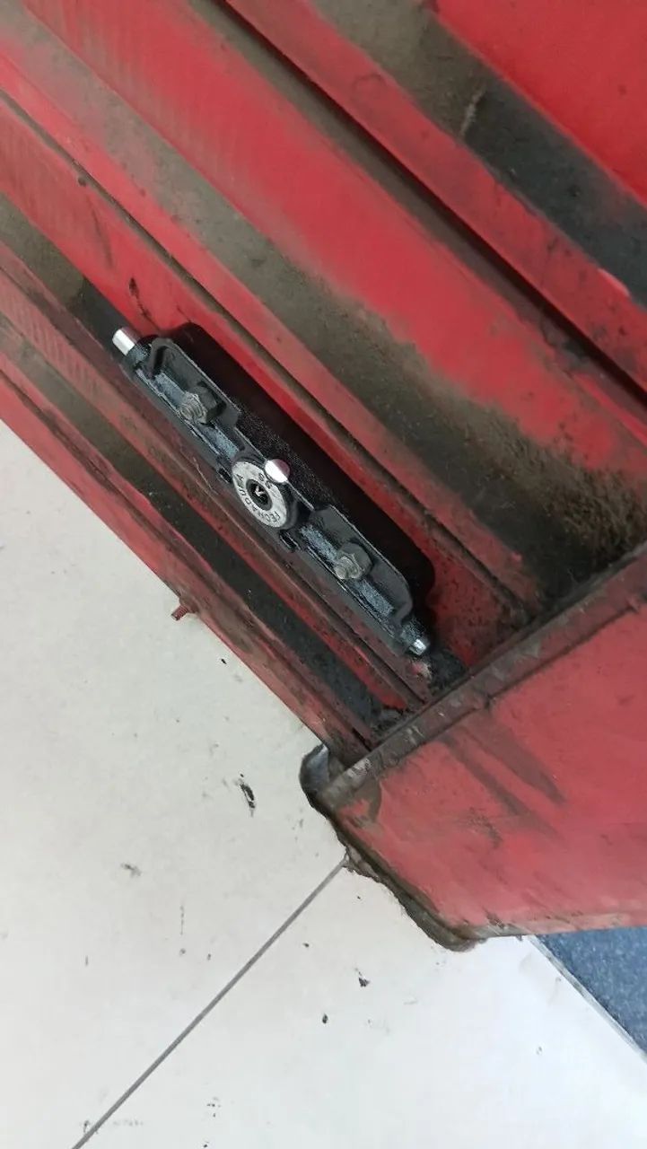 Manutenção em porta de enrolar  - Foto 2