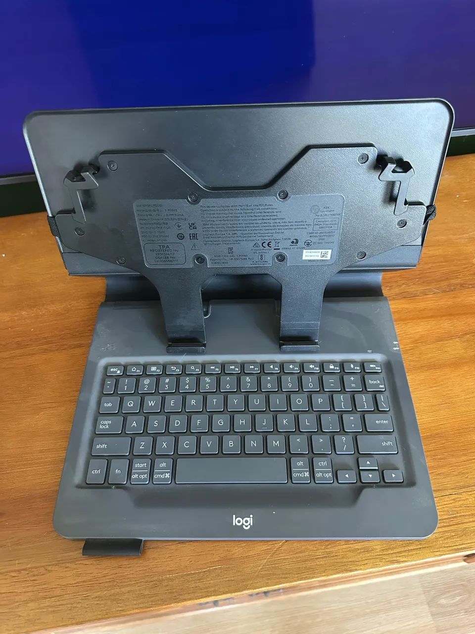 Capa teclado Logitech universal Folio com Bluetooth 3.0 integrado - Foto 3