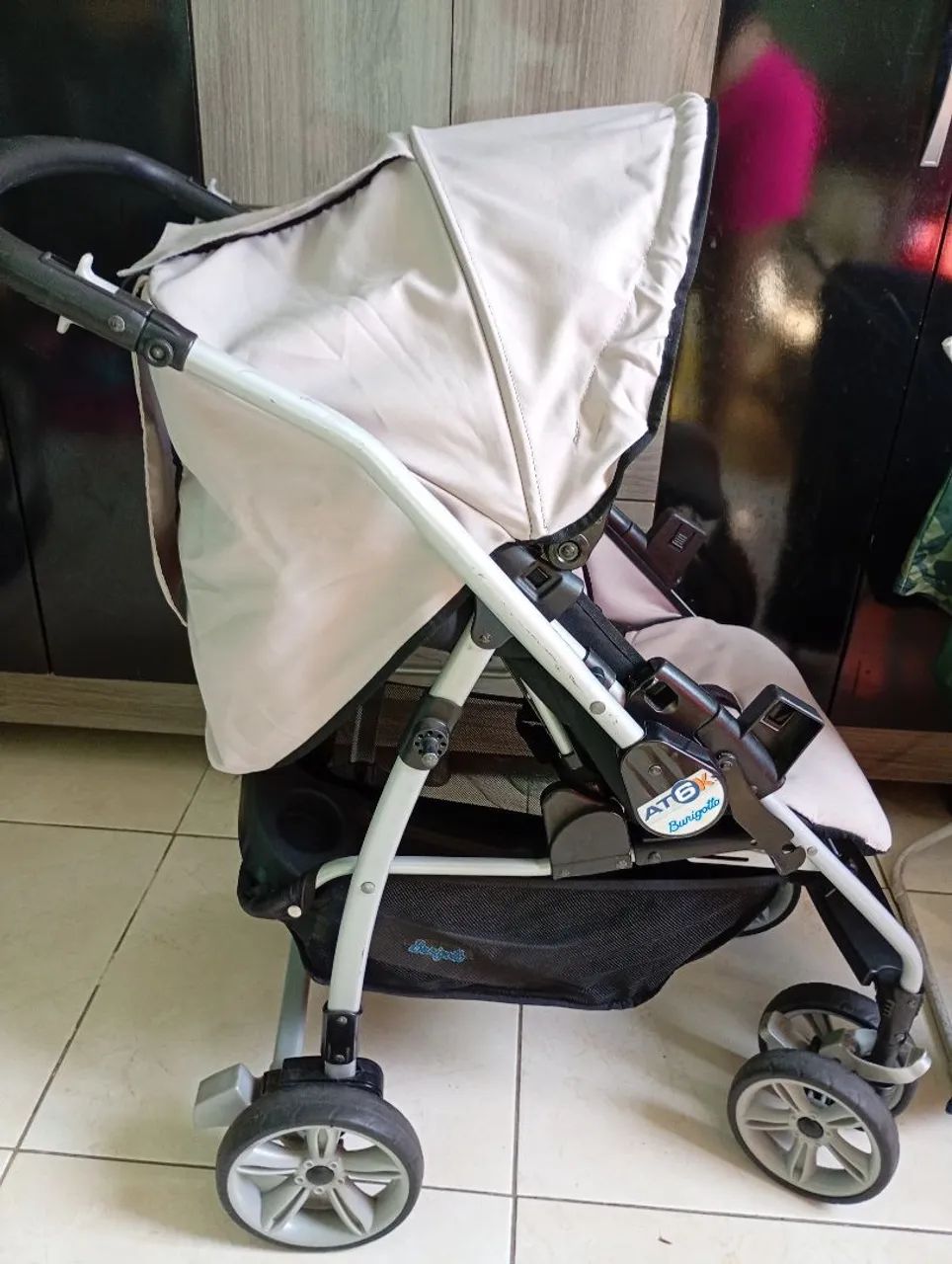 Carrinho de bebê com suporte P bebê conforto 