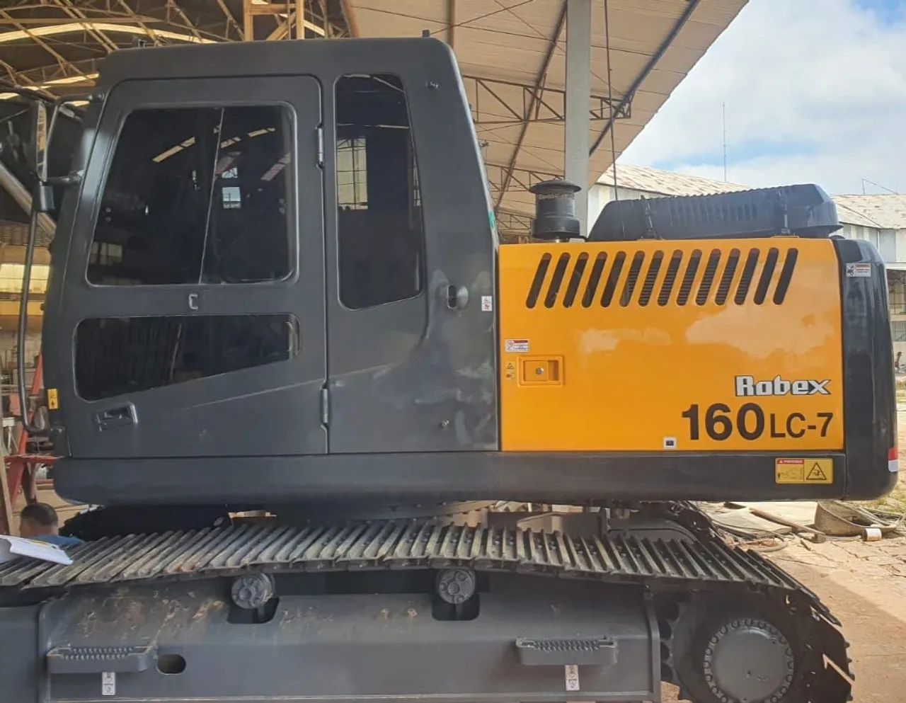 Escavadeira Hyundai 160 LC-7 cabinada - Foto 2