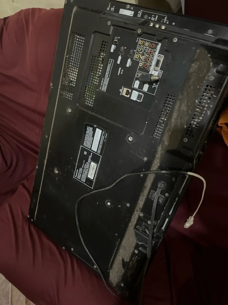 vendo televisão 