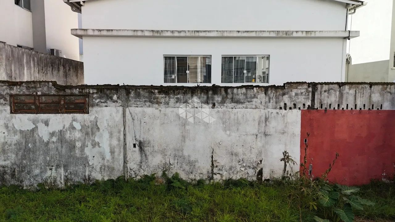 Terreno a venda com 330 m² em Coqueiros Florianópolis/ Sc