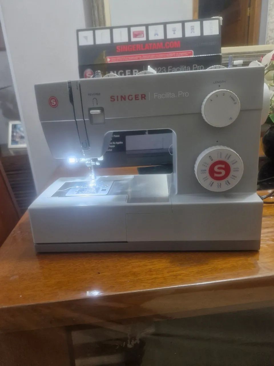 Singer facilita 4423 127v 