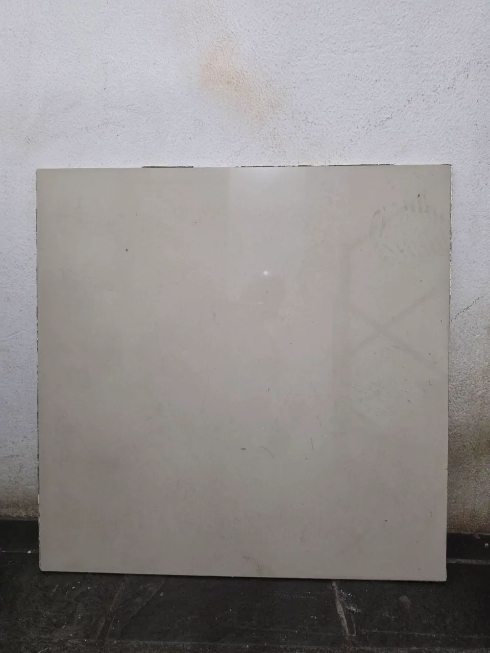 48 Porcelanatos  60x60 bege claro removidos 