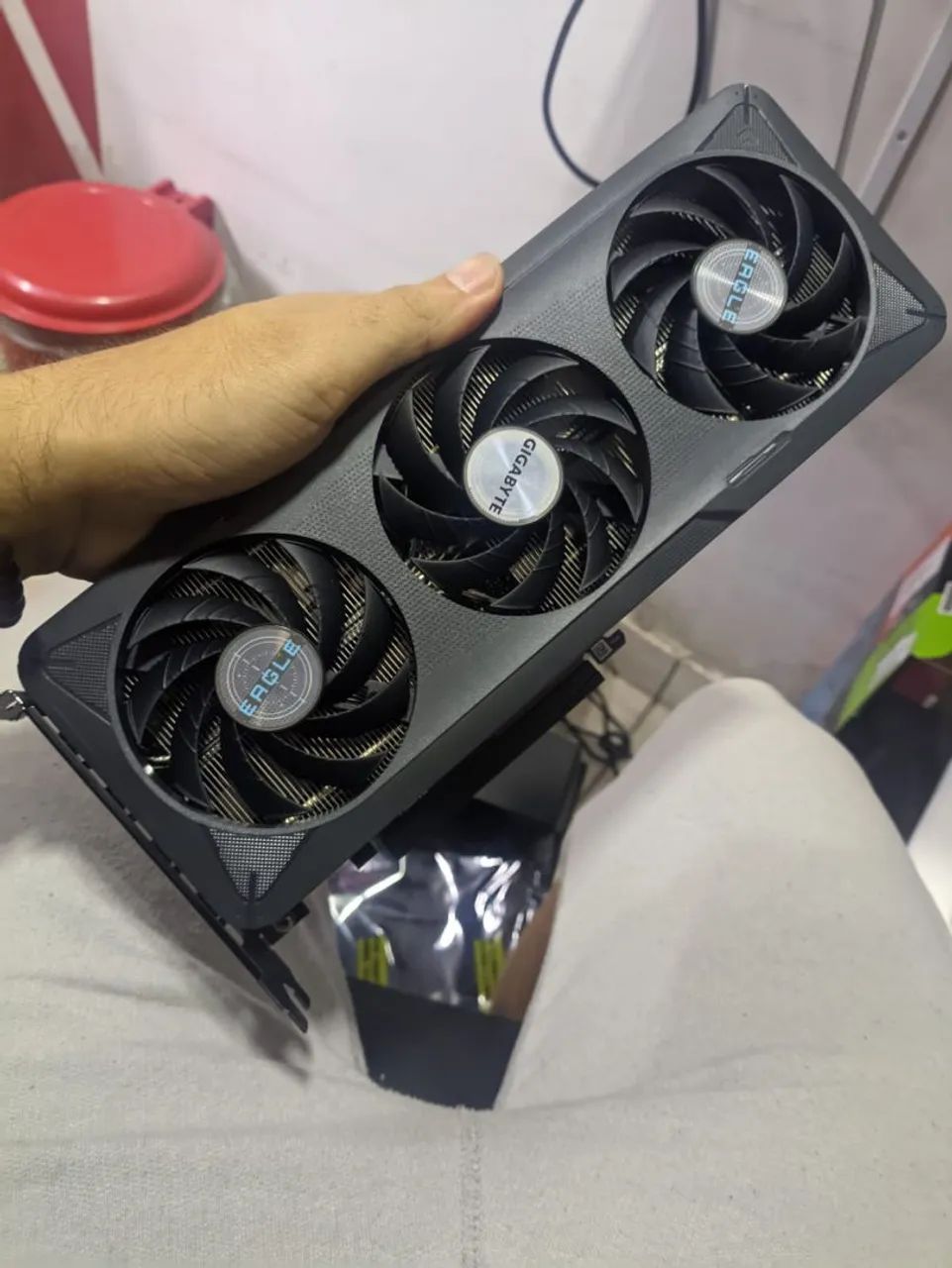 Rtx 5060 gigabyte  - Foto 3