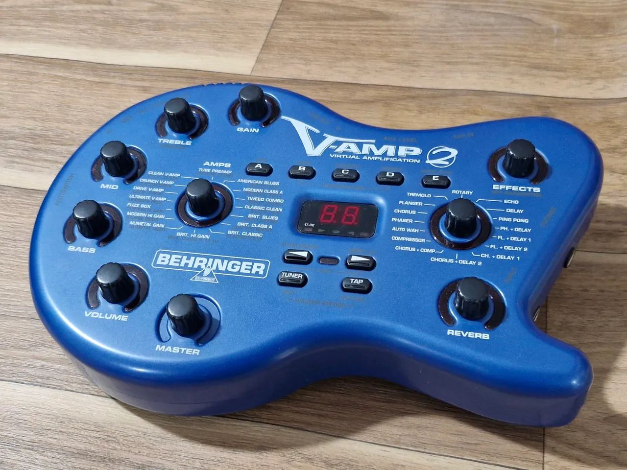 Pedaleira Behringher V Amp 2 