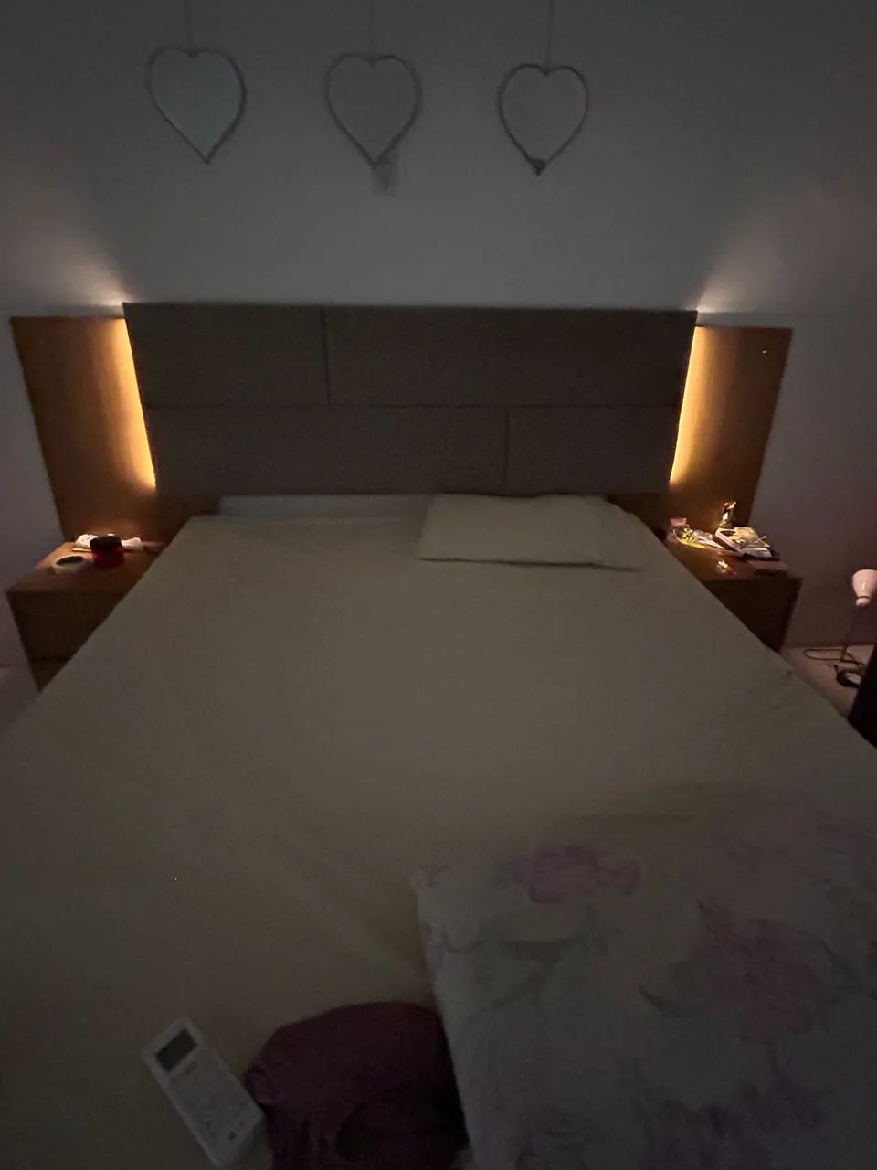 VENDO CABECEIRA COM CRIADOS MUDOS( cama casal ou queen)