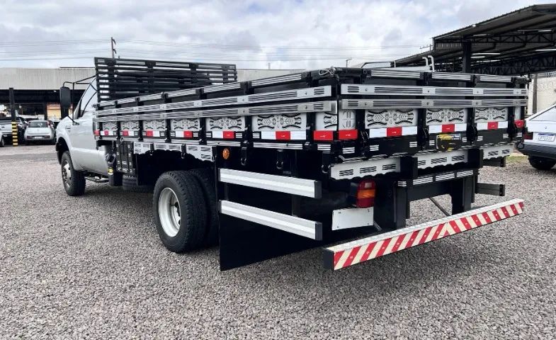 F4000 2018 4x4 2P Carroceria.  - Foto 2