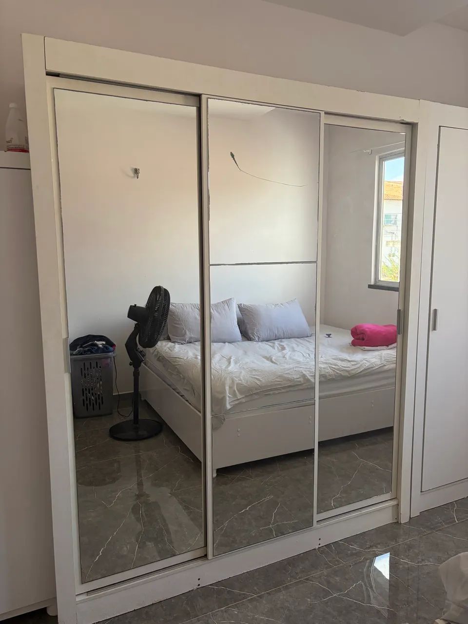 Guarda roupa casal com espelho - Foto 3