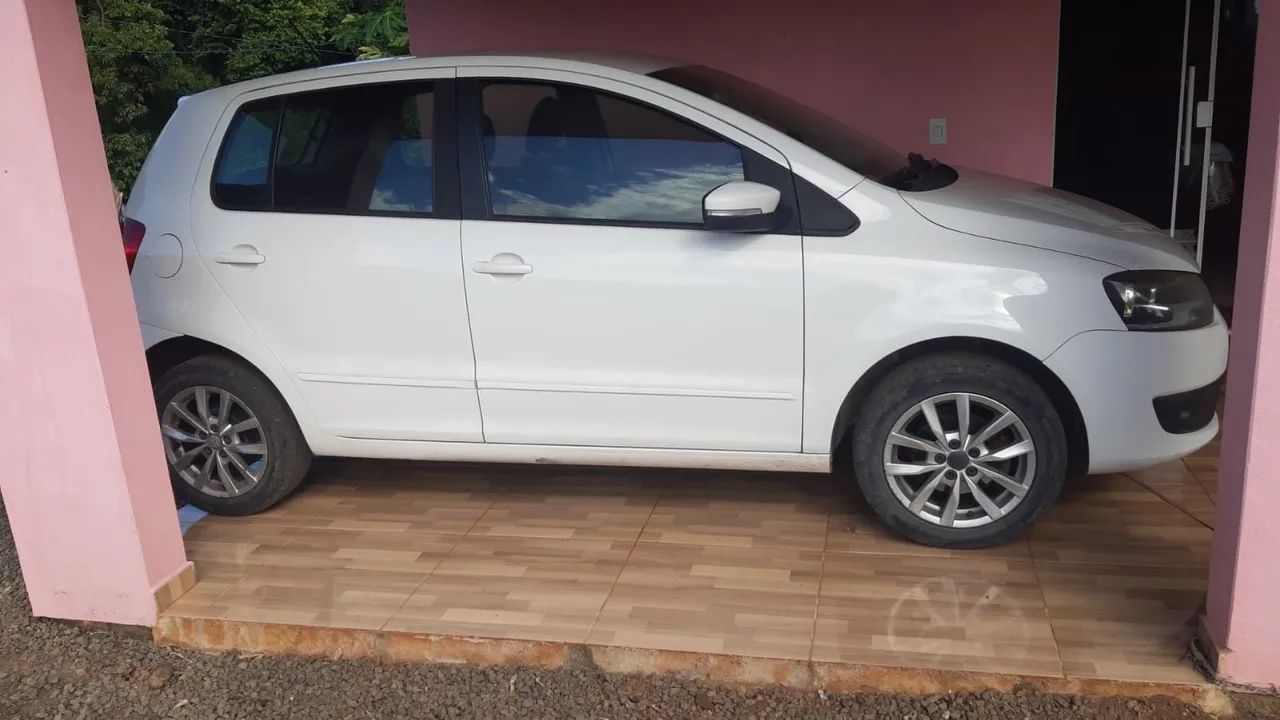Volkswagen Fox 1.0 MI Total Flex 8V 5P 2014 - Foto 4