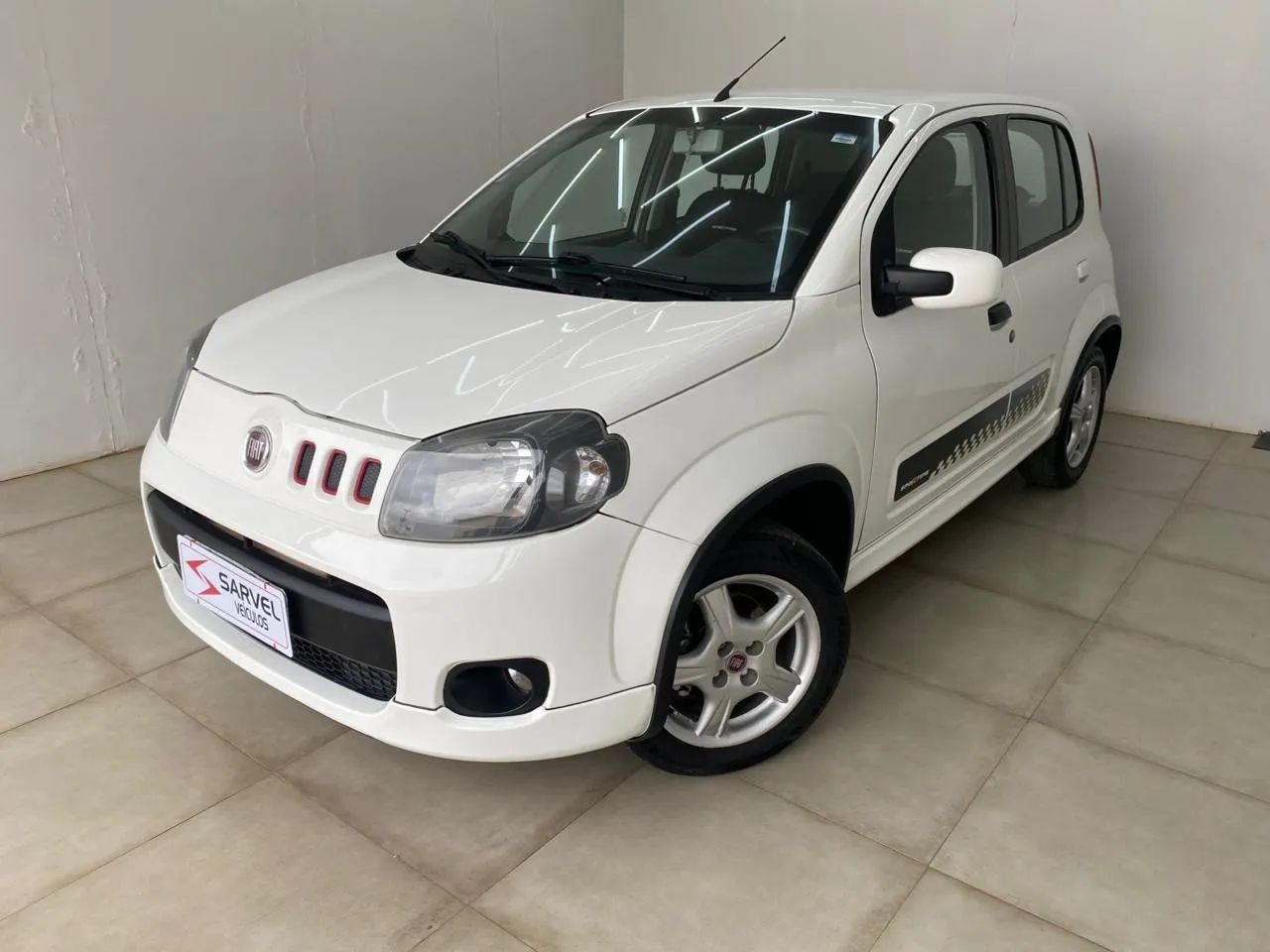 Fiat Uno Sporting 1.4 EVO Fire Flex 8V 4P 2013