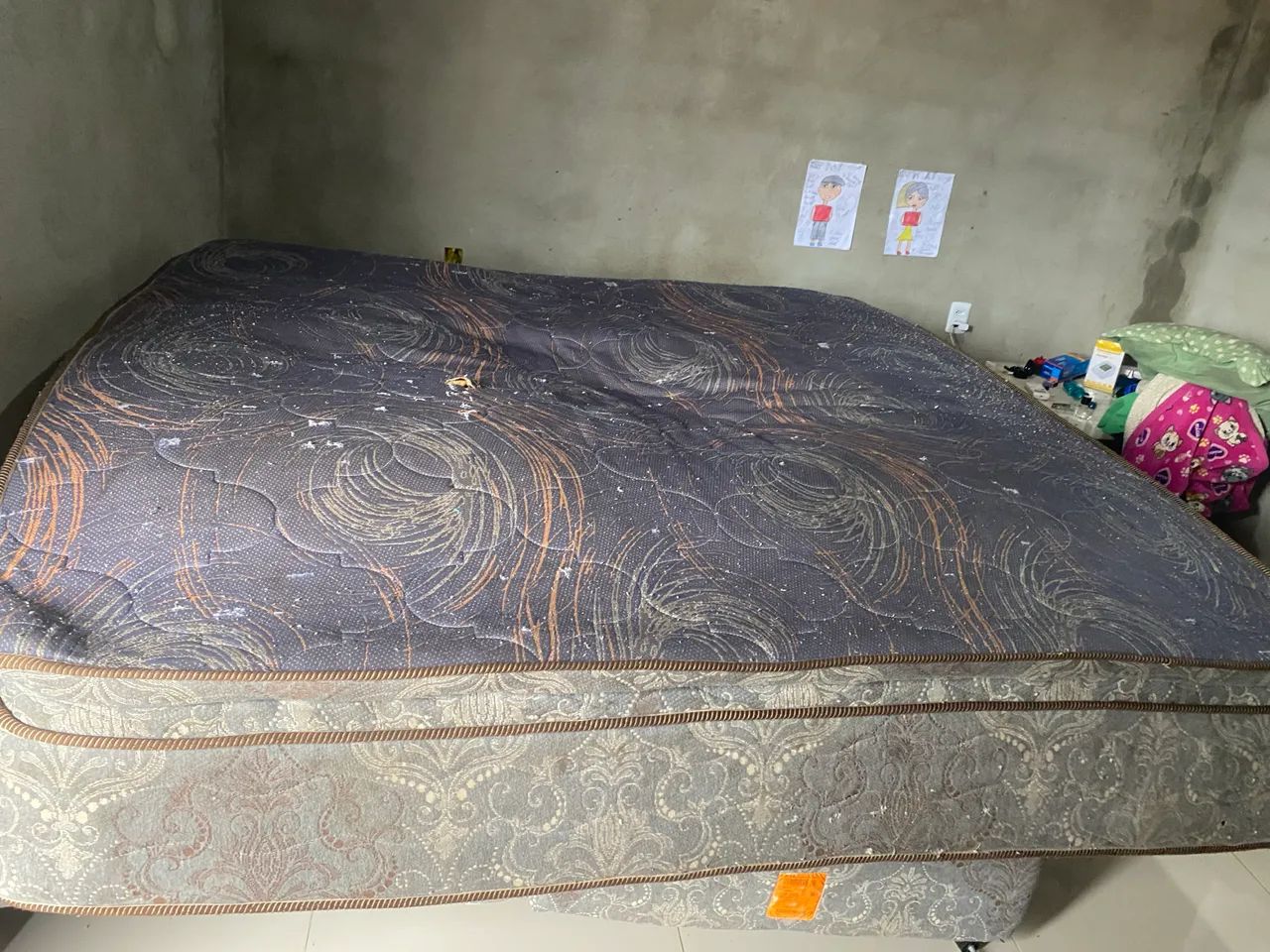 Vendo cama pra quem quiser arrumar super king  - Foto 2