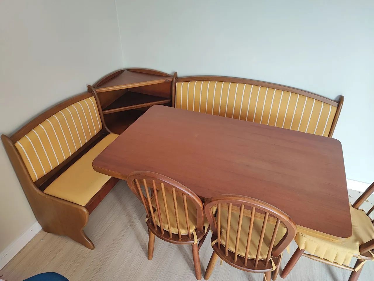  mesa canto alemão e cadeiras em madeira - Foto 3