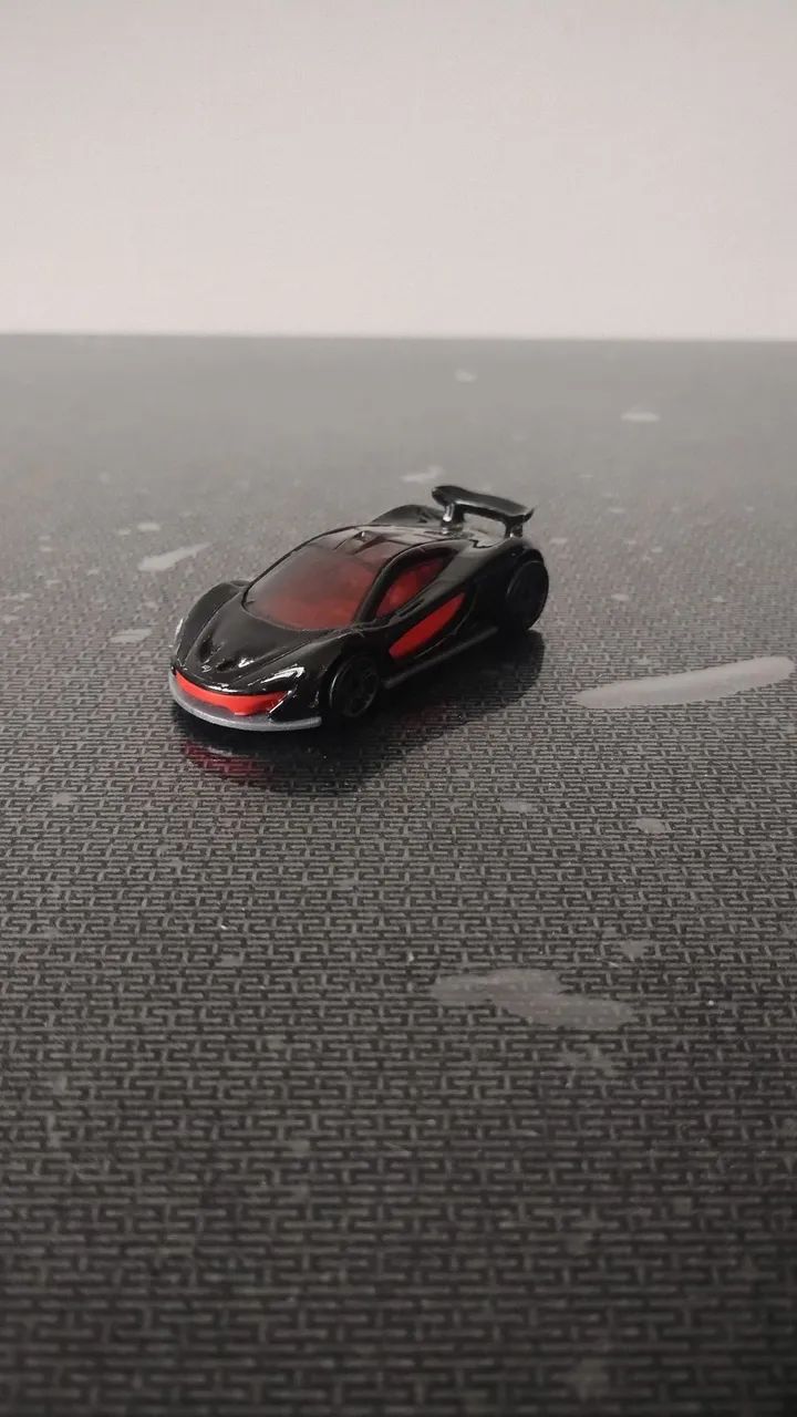 Hot wheels Mclaren P1 preta 